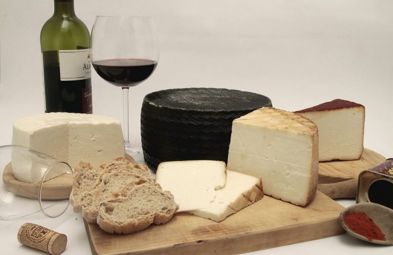Queso y vino tinto son buenos para el cerebro, según estudio 2 Queso y vino tinto son buenos para el cerebro, según estudio