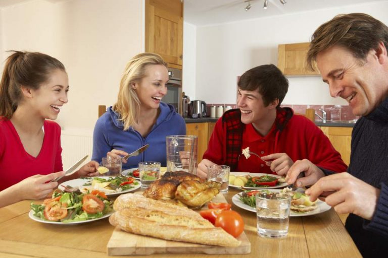 Compartir la comida con seres queridos reduce la obesidad en la adolescencia 5 Compartir la comida con seres queridos reduce la obesidad en la adolescencia