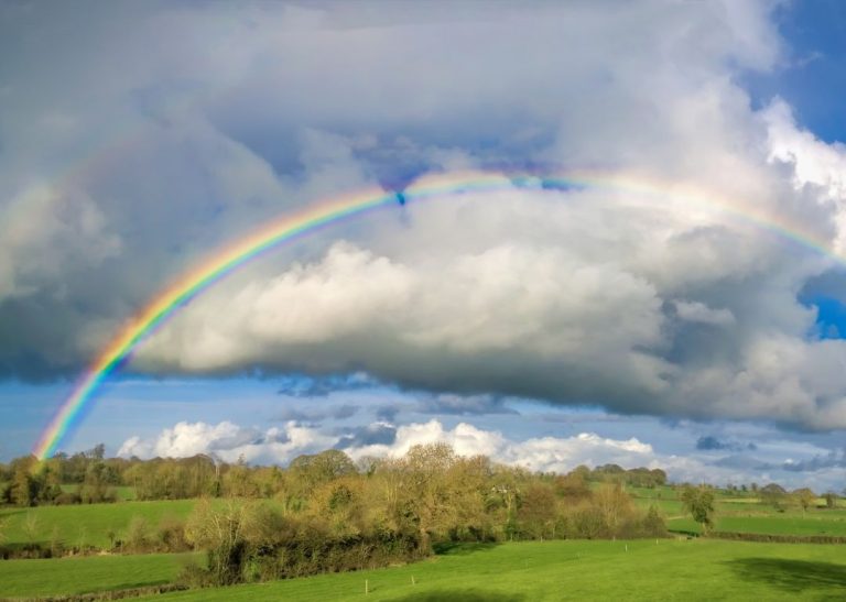 ¿Por qué el arco iris es curvo?