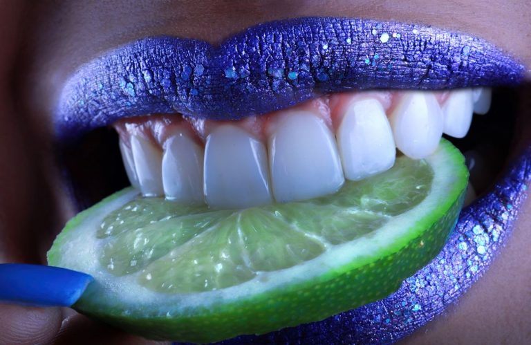 Cómo blanquear los dientes de forma eficaz y natural 9 Cómo blanquear los dientes de forma eficaz y natural