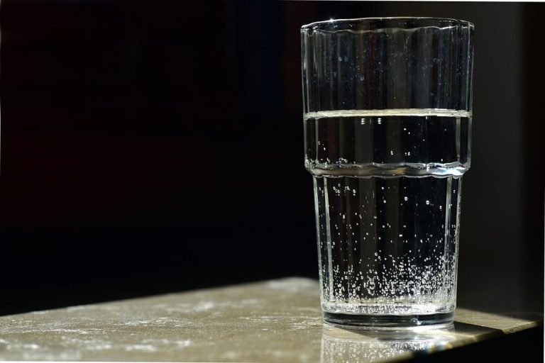 La EPA considera poner límites a los 'químicos permanentes' en el agua potable 5 La EPA considera poner límites a los ‘químicos permanentes’ en el agua potable
