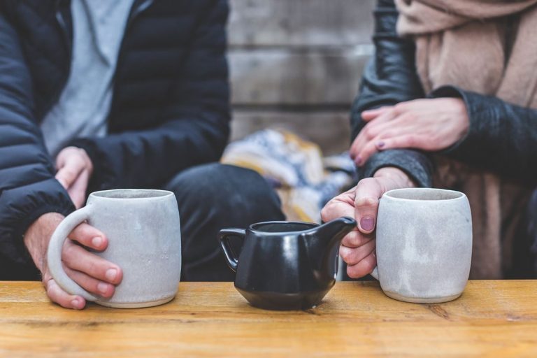 ¿Es más saludable beber té o café? 6 pros y contras