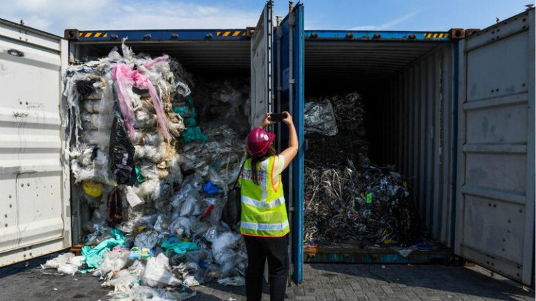 Ruta ilegal de desechos plásticos hacia Sudeste asiático