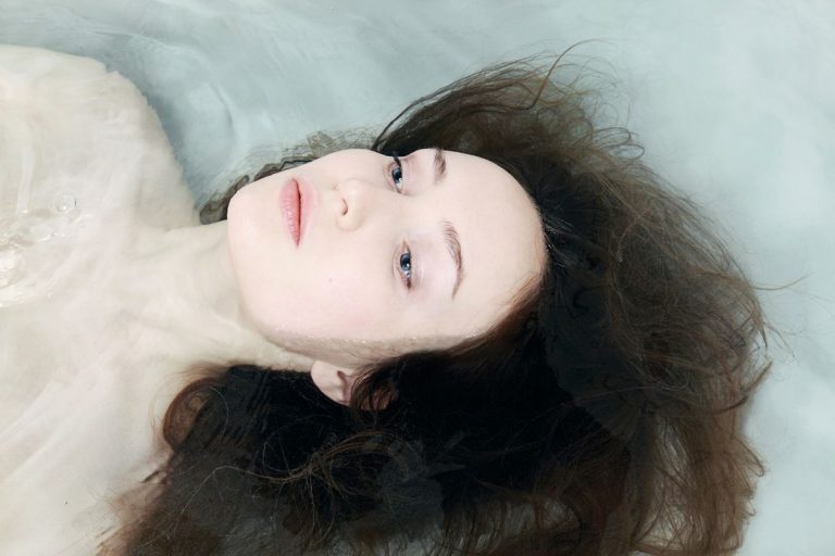 Cómo lavarse el cabello sin usar shampoo 6 Cómo lavarse el cabello sin usar shampoo