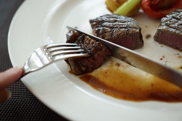 Europa ‘debería consumir menos carne’ para reducir su huella de carbono