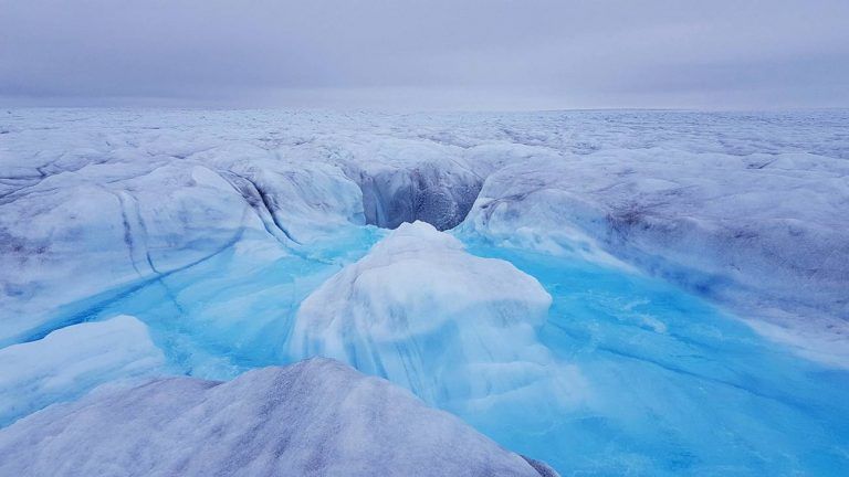 El drenaje por el deshielo convierte a la capa helada de Groenlandia en la mayor ‘presa’ del mundo
