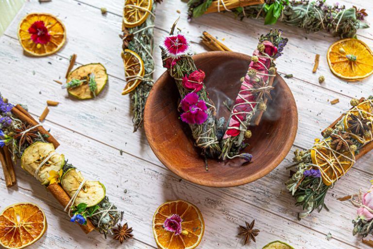Cómo hacer inciensos o sahumos con hierbas y flores secas 6 Cómo hacer inciensos o sahumos con hierbas y flores secas