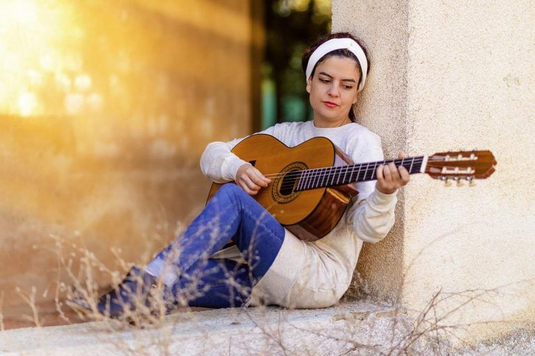 ¿Qué beneficios trae tocar un instrumento musical?