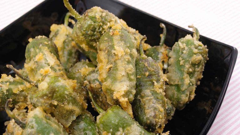 Pimientos rebozados rellenos