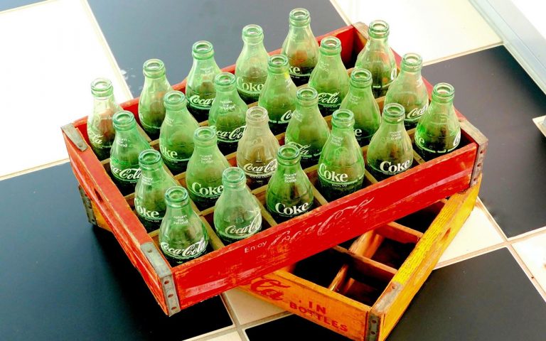 Coca-Cola entre las marcas que hacen un lavado verde de los envases