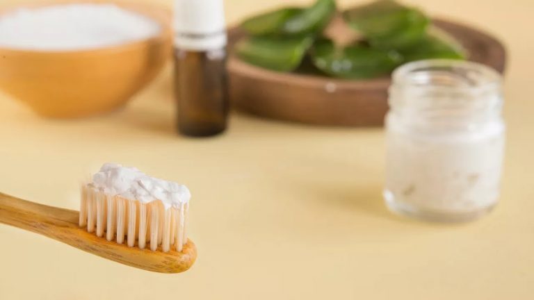 Cómo usar efectivamente el bicarbonato de sodio en tus dientes 3 Cómo usar efectivamente el bicarbonato de sodio en tus dientes