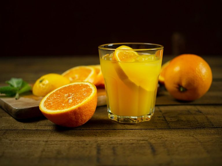 7 Jugos para beber por la mañana comenzar el día con energía 2 7 Jugos para beber por la mañana comenzar el día con energía
