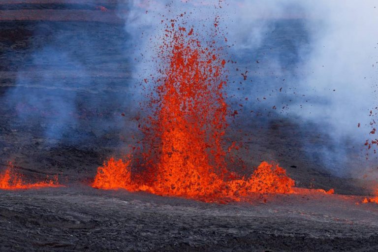 Nueva erupción del volcán Stromboli y continúa la del Mauna Loa 4 Nueva erupción del volcán Stromboli y continúa la del Mauna Loa