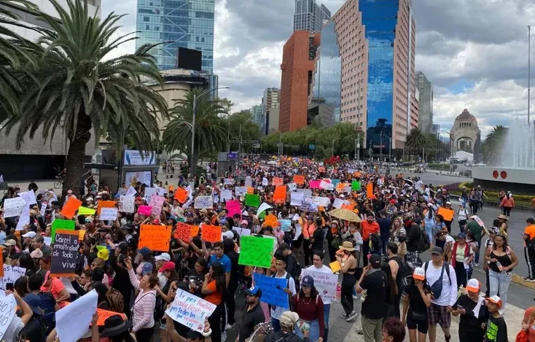 Masiva marcha contra el maltrato animal en México