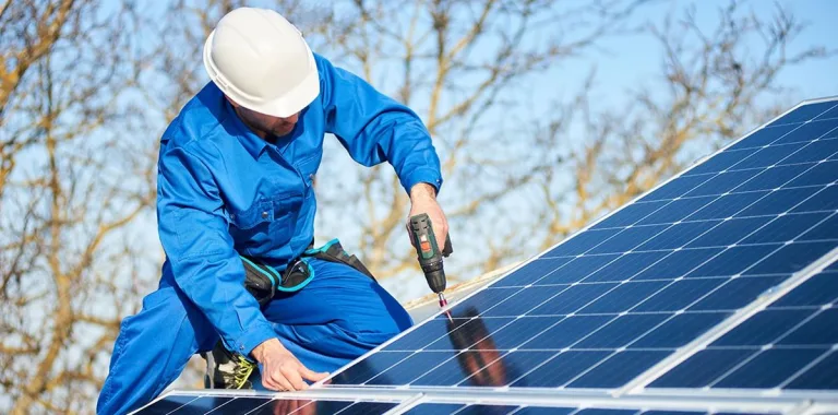 La instalación de paneles solares en el hogar