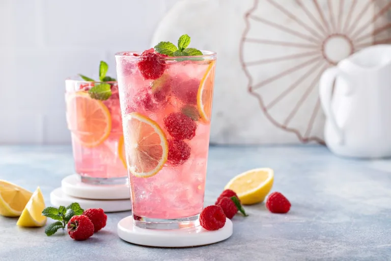 9 Aguas saborizadas para refrescarse saludablemente 10 9 Aguas saborizadas para refrescarse saludablemente