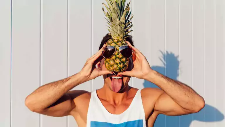 ¿Por qué cuando comes piña, te pica la lengua? 1 ¿Por qué cuando comes piña, te pica la lengua?