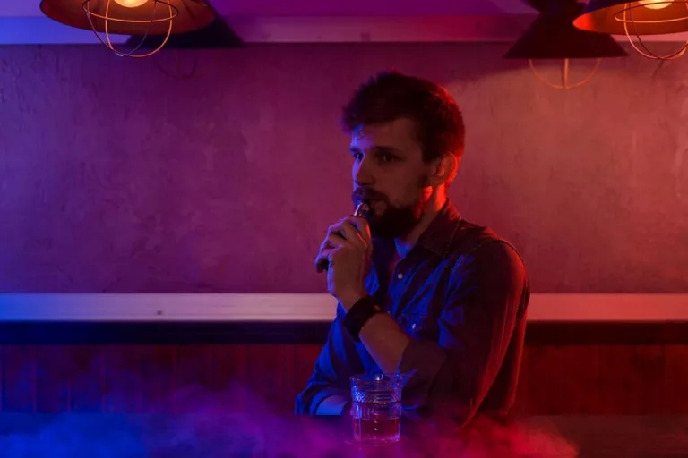 El vaper recargable, la alternativa ecológica a los vapers desechables 1 El vaper recargable, la alternativa ecológica a los vapers desechables