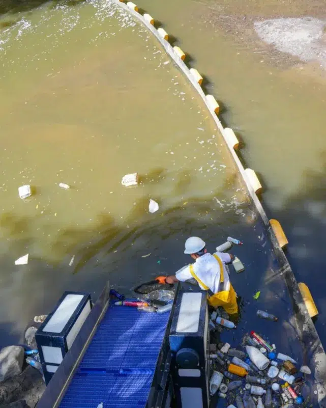 Barreras flotantes ayudan a eliminar los plásticos en los ríos de Ecuador 2 barreras anti plastico