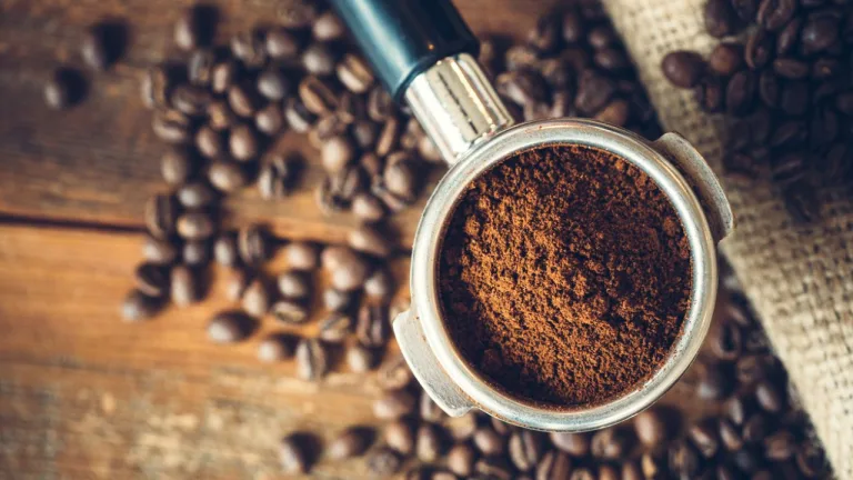 Nuevo uso para restos de café molido