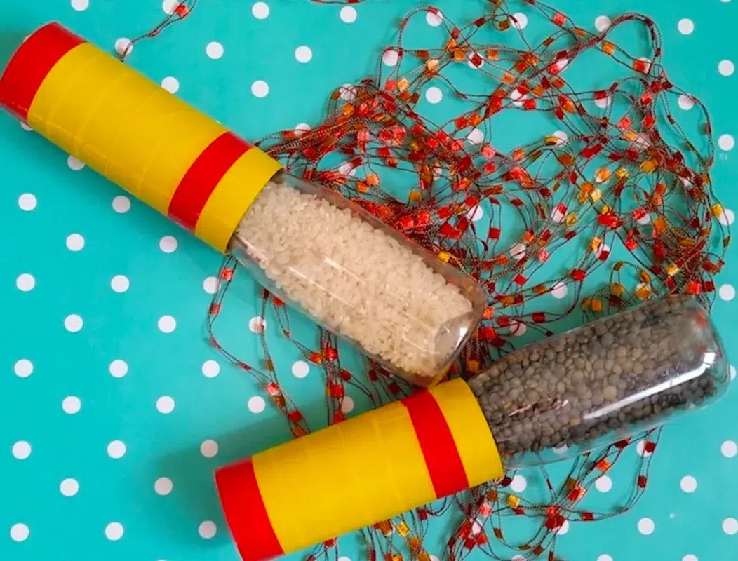 Manualidades Eco-Friendly para días lluviosos 3 maracas