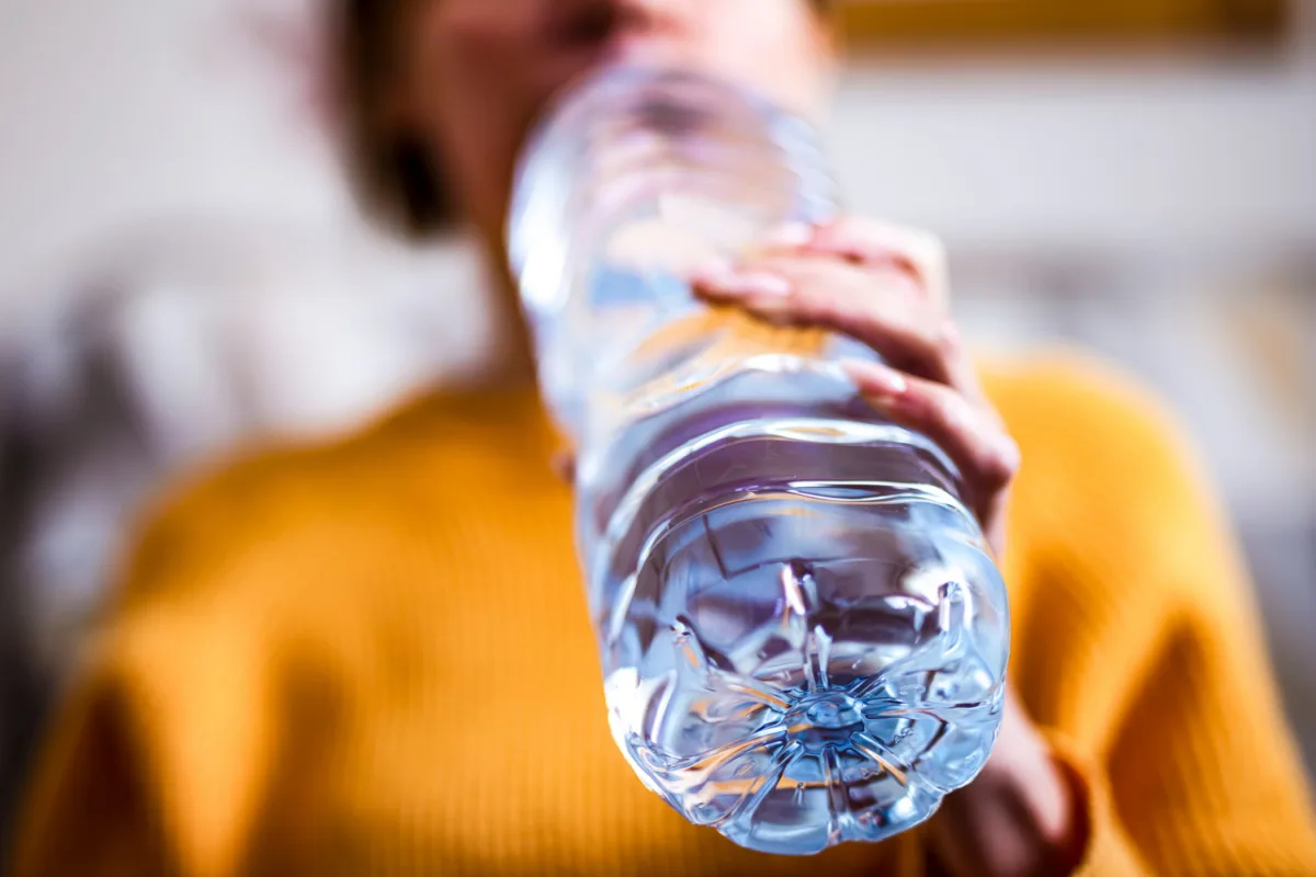 El peligro de beber agua embotellada 2 agua embotellada