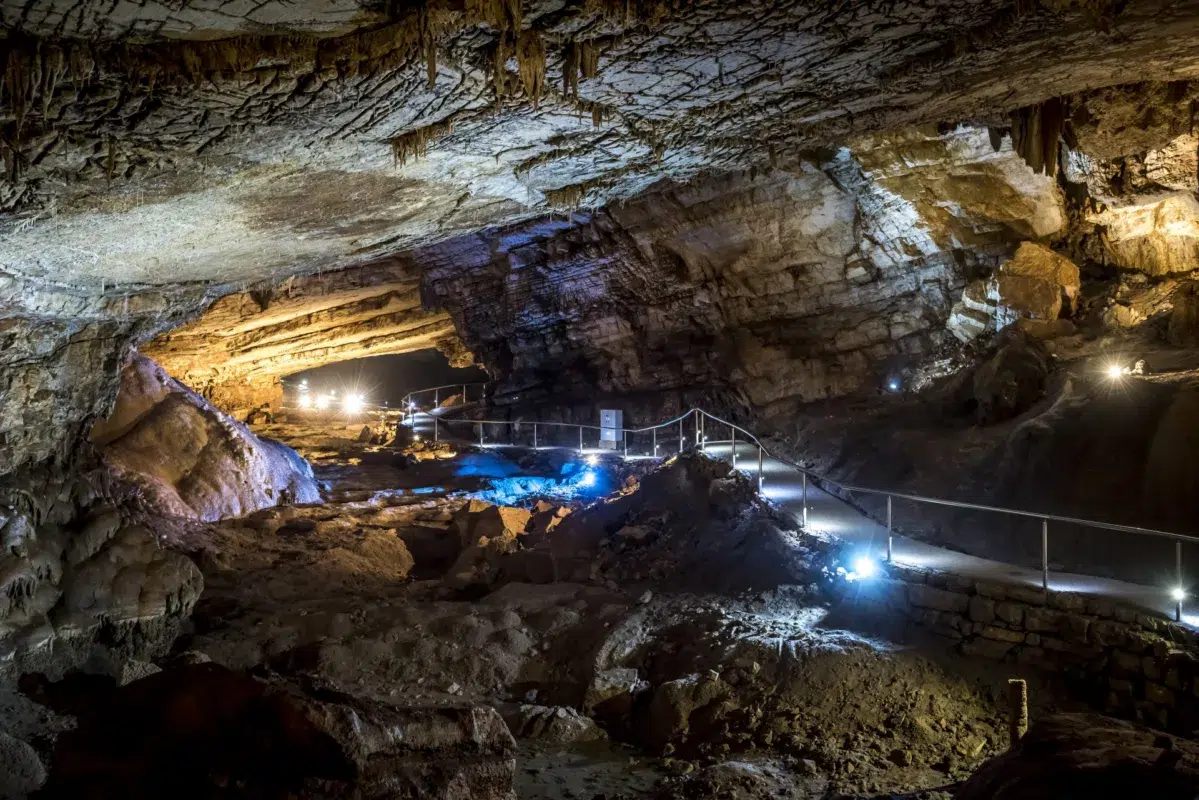 cueva de Vjetrenica