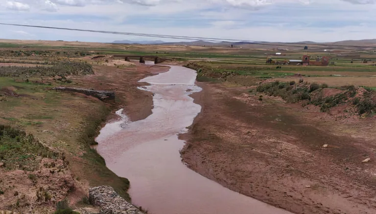 Exodo por cianuro: comunidades bolivianas huyen de la contaminación