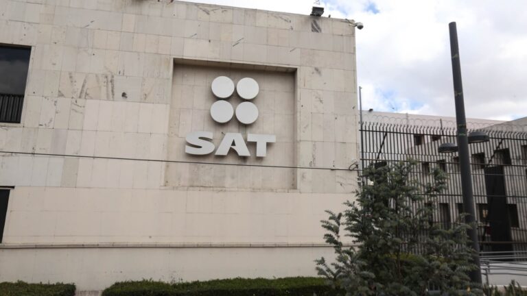 ¿Has recibido dinero de un amigo? Te juegas una multa del SAT con MX$ 35,000 8 ¿Has recibido dinero de un amigo? Te juegas una multa del SAT con MX$ 35,000