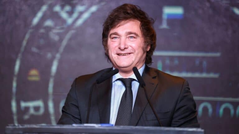 Criptomoneda promocionada por Milei se desploma tras repunte inicial 9 Criptomoneda promocionada por Milei se desploma tras repunte inicial