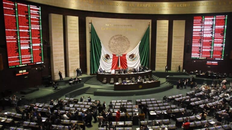 Para mantenerse en el cargo, diputados del PT y PAN aprueban la reelección