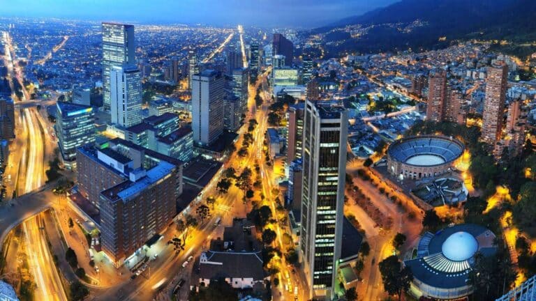 Visa Working Holiday Colombia 2025: Guía con plazos, requisitos y toda la información 6 Visa Working Holiday Colombia 2025: Guía con plazos, requisitos y toda la información