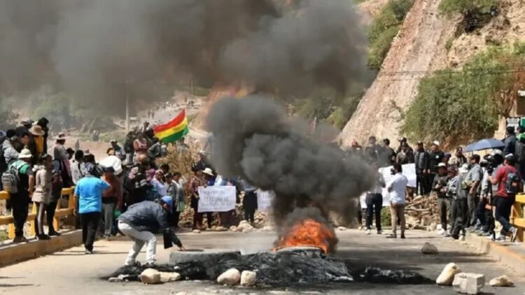 Protestas en Bolivia ante la creciente escasez de combustible y de divisas