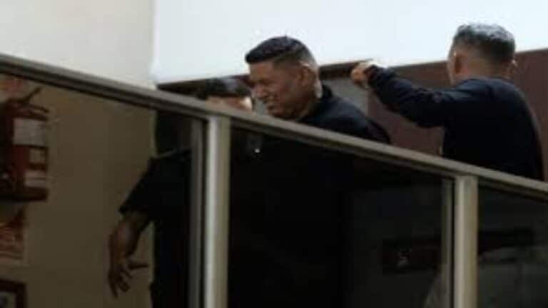 Dictan orden de captura a guardaespaldas de Maradona por dar falso testimonio durante el juicio 2 Dictan orden de captura a guardaespaldas de Maradona por dar falso testimonio durante el juicio