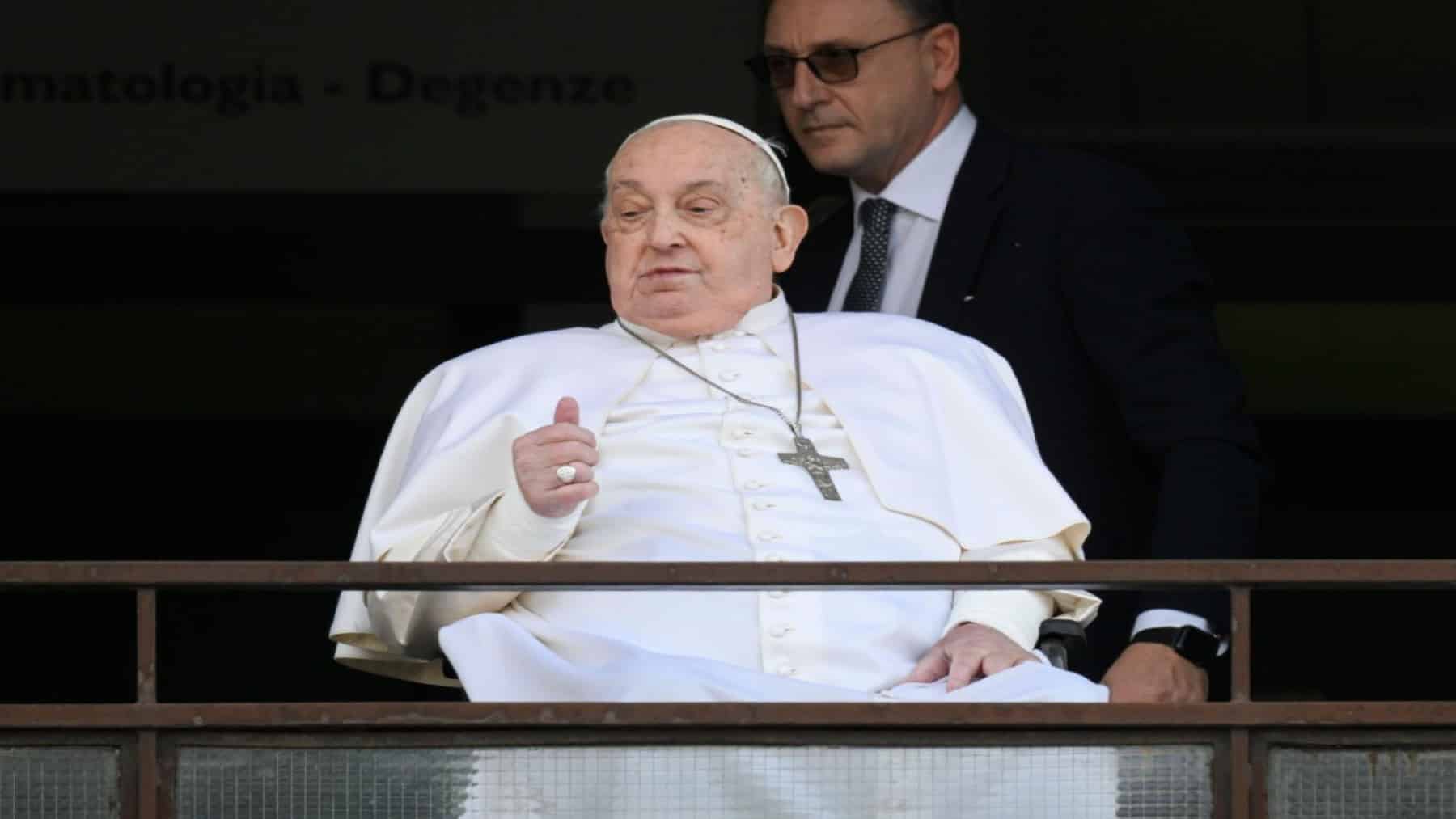 Tras cinco semanas de internación, el Papa Francisco fue dado de alta
