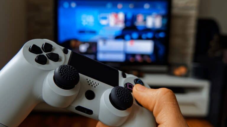 Videojugadores cuentan con norma OMS para evitar la pérdida auditiva