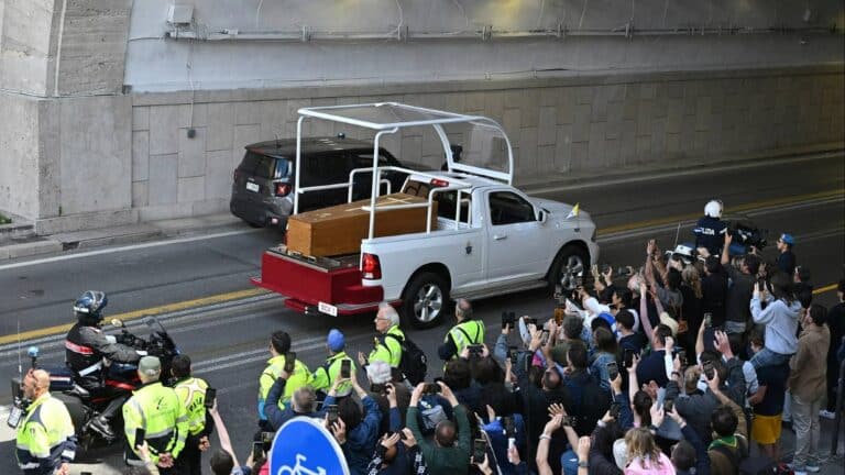 Cortejo fúnebre del funeral del papa Francisco: En vivo y directo 10 Cortejo fúnebre del funeral del papa Francisco: En vivo y directo