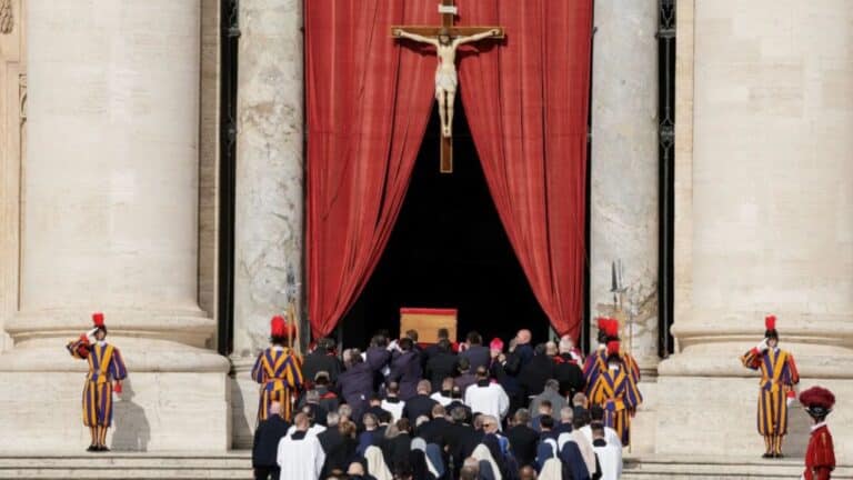 Adiós al primer papa latinoamericano: termina el histórico funeral 9 Adiós al primer papa latinoamericano: termina el histórico funeral