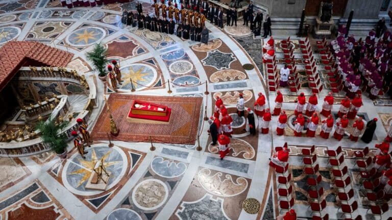 200 000 personas, 170 países y un mundo unido: Las cifras tras el funeral del Papa Francisco