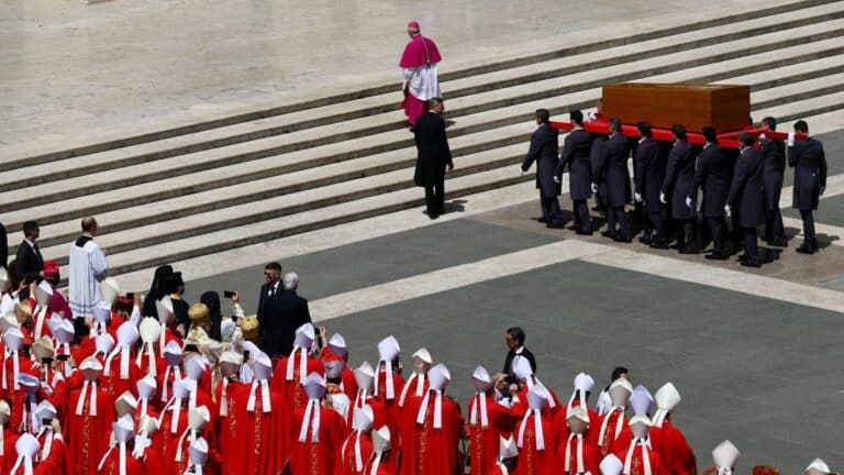 Final del funeral del Papa Francisco: una emotiva ceremonia 1 Final del funeral del Papa Francisco: una emotiva ceremonia
