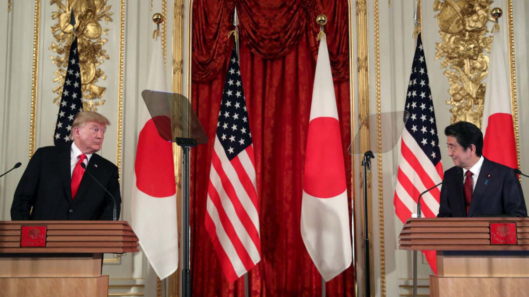 Trump propone conversar con Japón sobre relaciones comerciales
