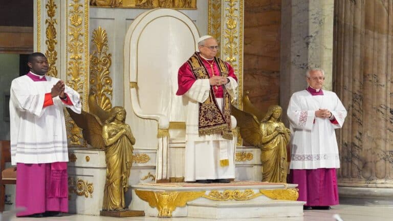 León XIV en San Pablo de Extramuros: "Dios nos ama" 6 León XIV en San Pablo de Extramuros: «Dios nos ama»