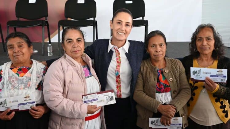 Mujeres Bienestar es rechazada presidenta