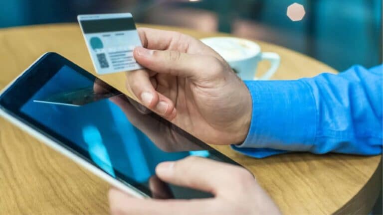 SAT congela miles de cuentas bancarias en mayo: Por qué y qué hacer 8 SAT congela miles de cuentas bancarias en mayo: Por qué y qué hacer