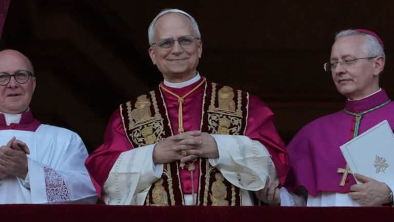 El Papa León XIV se presenta en la basílica de San Pedro 9 El Papa León XIV se presenta en la basílica de San Pedro