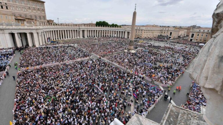 Junto a más de 150 delegaciones, comienza oficialmente el pontificado del Papa León XIV 2 Junto a más de 150 delegaciones, comienza oficialmente el pontificado del Papa León XIV