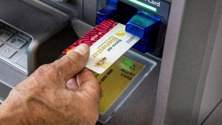 Sin comisiones en estos bancos: Dónde retirar tu dinero del Bienestar