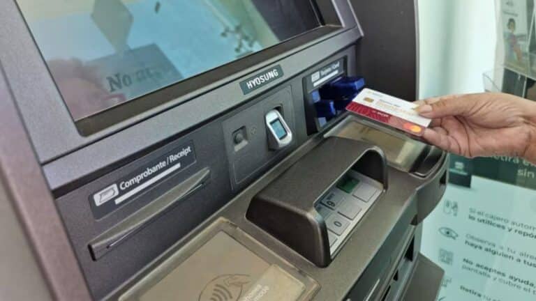 Banco del Bienestar advierte sobre tarjetas: Podrían ser retenidas por esta razón