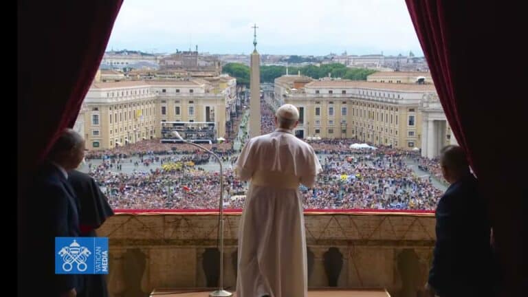 Primera misa del papa León XIV: pedido de paz y un mensaje para los jóvenes 10 Primera misa del papa León XIV: pedido de paz y un mensaje para los jóvenes