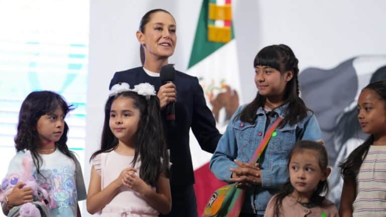 Beca Rita Cetina, la mejor noticia de su historia: Bendiciones para miles de familias 1 Beca Rita Cetina, la mejor noticia de su historia: Bendiciones para miles de familias